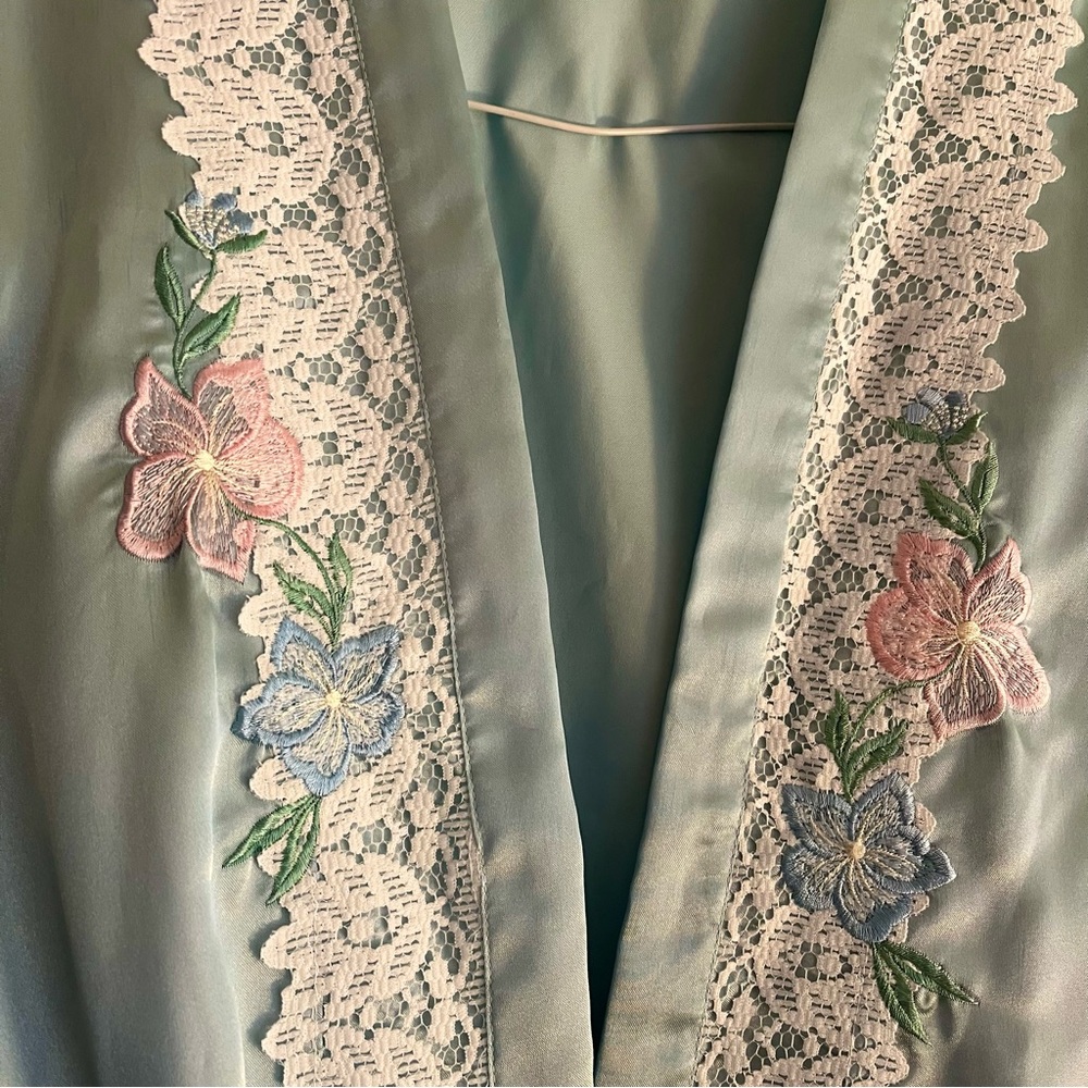Vintage Delicate robe pale blue medium